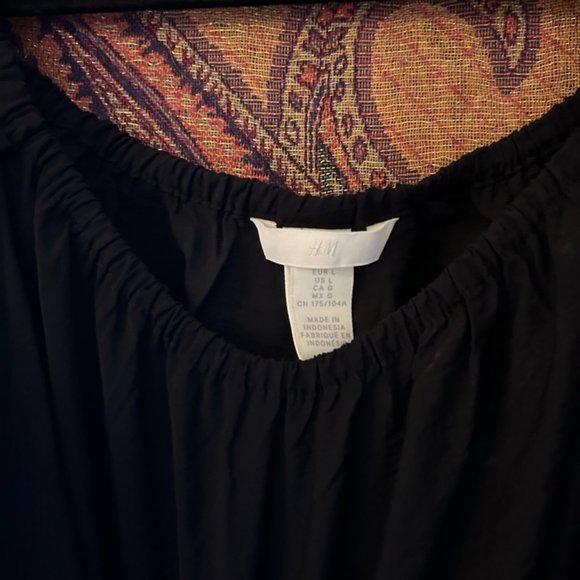 Black Off the shoulder crop top - Picture 3 of 3